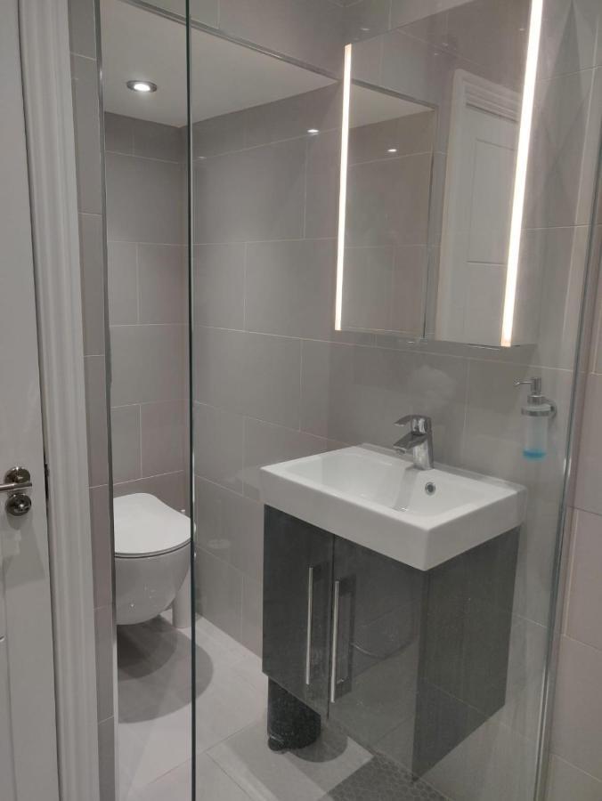 Stunning Double Room In Harrow Wembley - Khoob House 런던 외부 사진