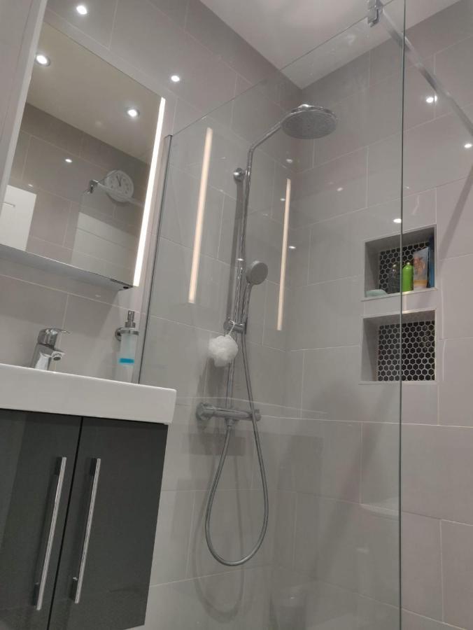 Stunning Double Room In Harrow Wembley - Khoob House 런던 외부 사진