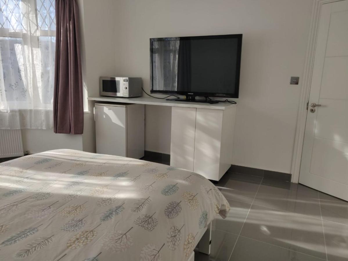 Stunning Double Room In Harrow Wembley - Khoob House 런던 외부 사진
