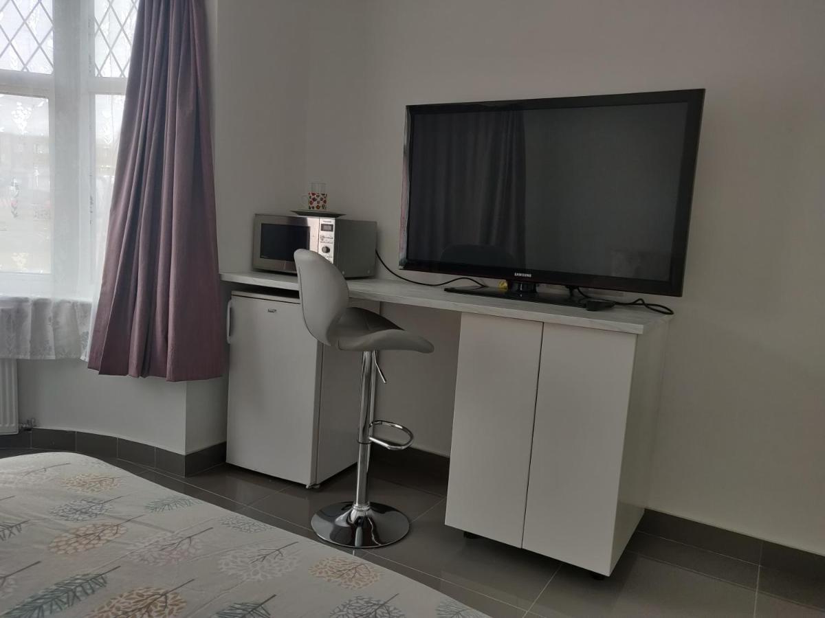 Stunning Double Room In Harrow Wembley - Khoob House 런던 외부 사진