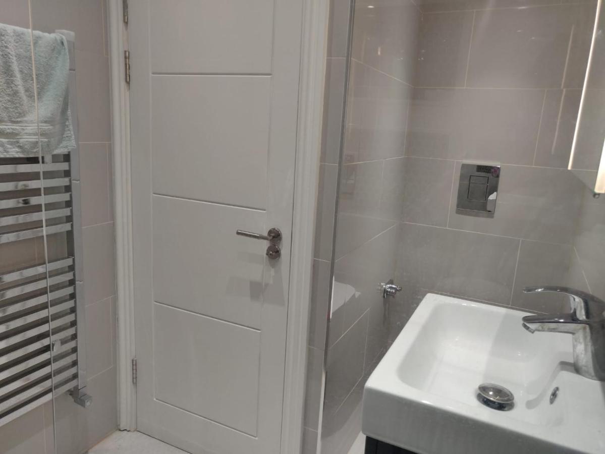 Stunning Double Room In Harrow Wembley - Khoob House 런던 외부 사진